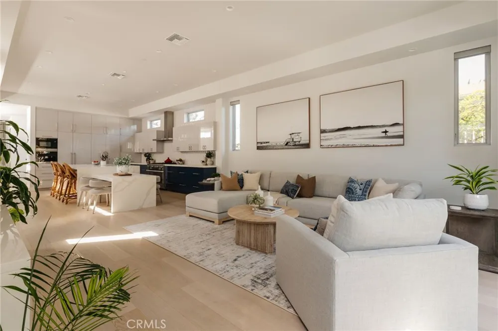 664 Rosecrans Avenue Manhattan Beach, CA 90266
