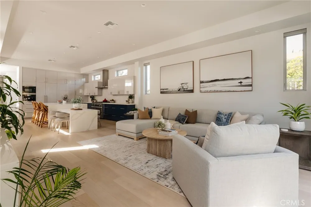 664 Rosecrans Avenue Manhattan Beach, CA 90266
