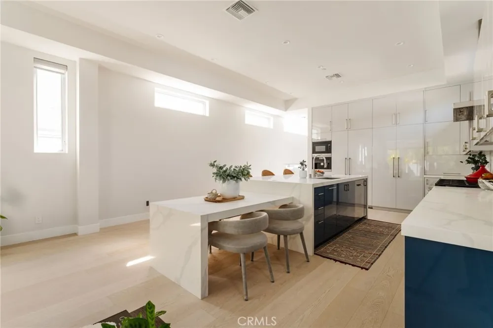 664 Rosecrans Avenue Manhattan Beach, CA 90266