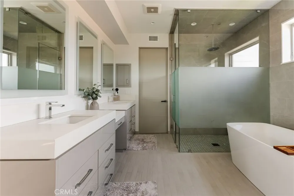 664 Rosecrans Avenue Manhattan Beach, CA 90266