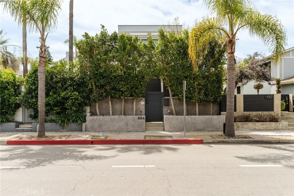 664 Rosecrans Avenue Manhattan Beach, CA 90266