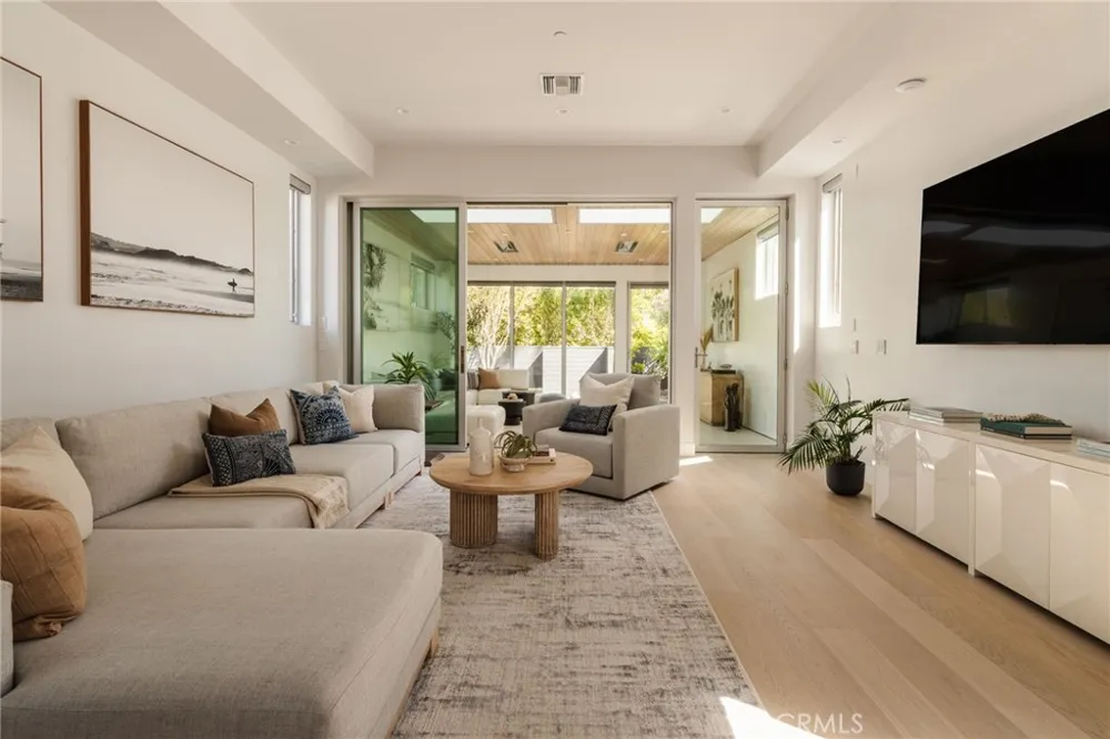 664 Rosecrans Avenue Manhattan Beach, CA 90266