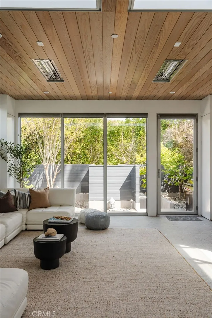 664 Rosecrans Avenue Manhattan Beach, CA 90266