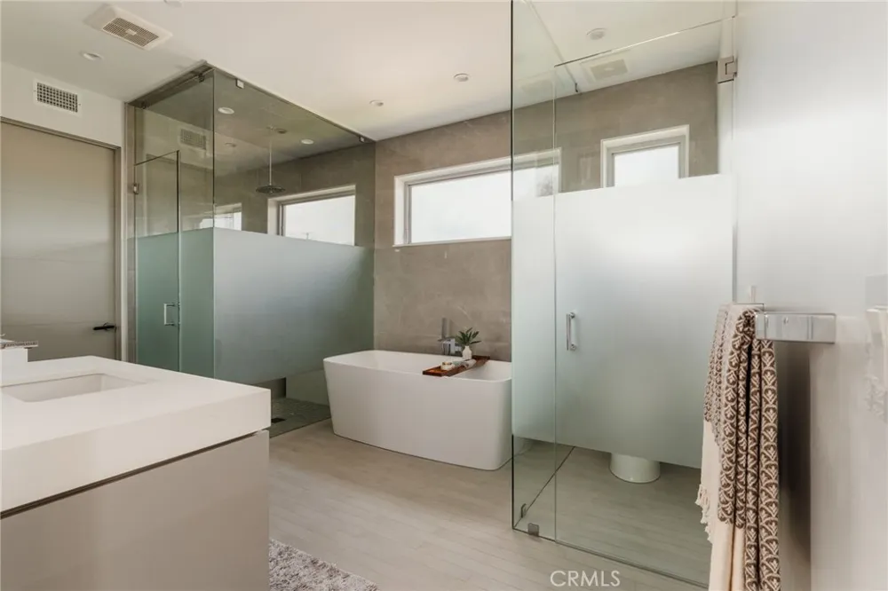 664 Rosecrans Avenue Manhattan Beach, CA 90266