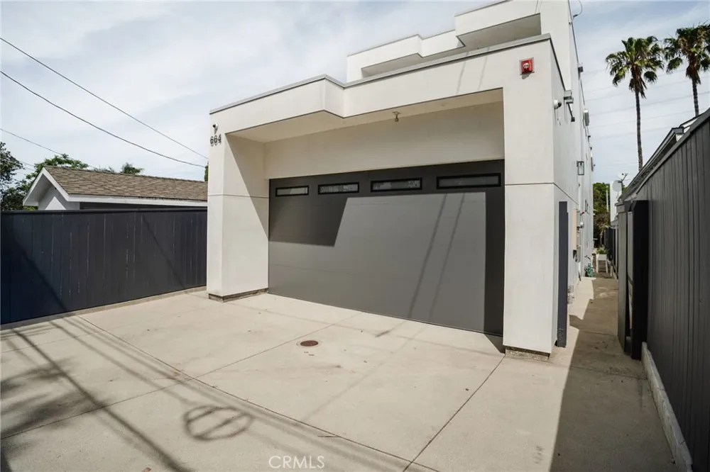 664 Rosecrans Avenue Manhattan Beach, CA 90266