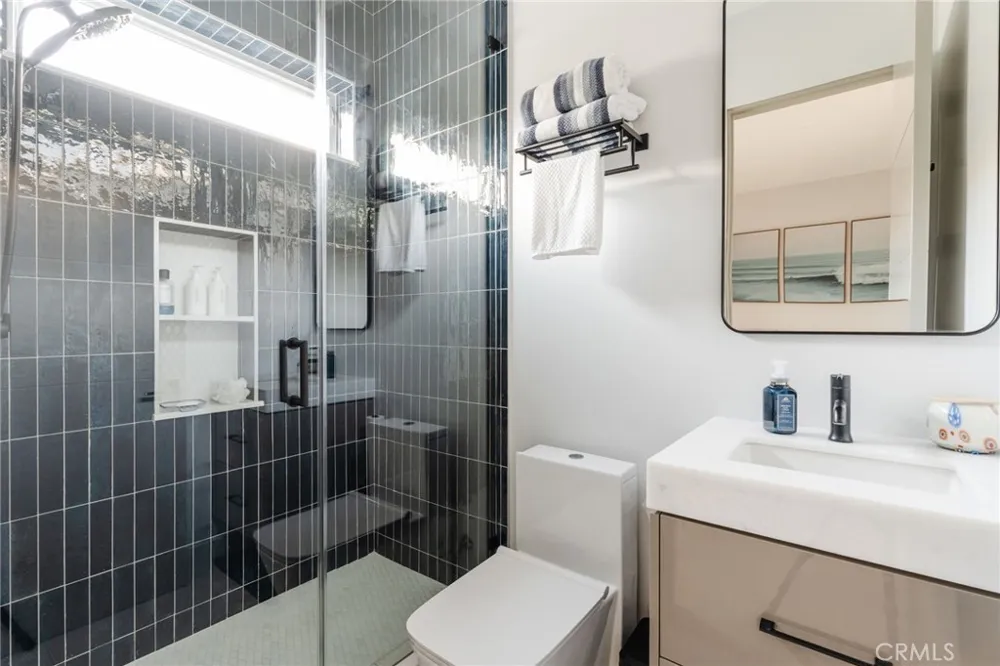 664 Rosecrans Avenue Manhattan Beach, CA 90266