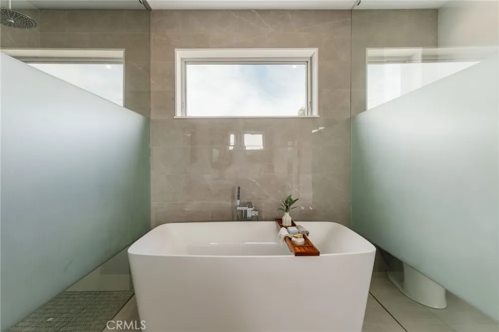 664 Rosecrans Avenue Manhattan Beach, CA 90266
