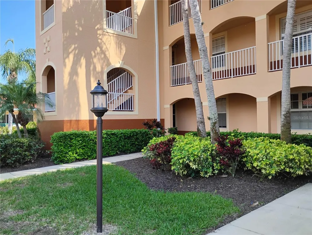 1761 AUBURN LAKES DRIVE #11 Venice, FL 34292