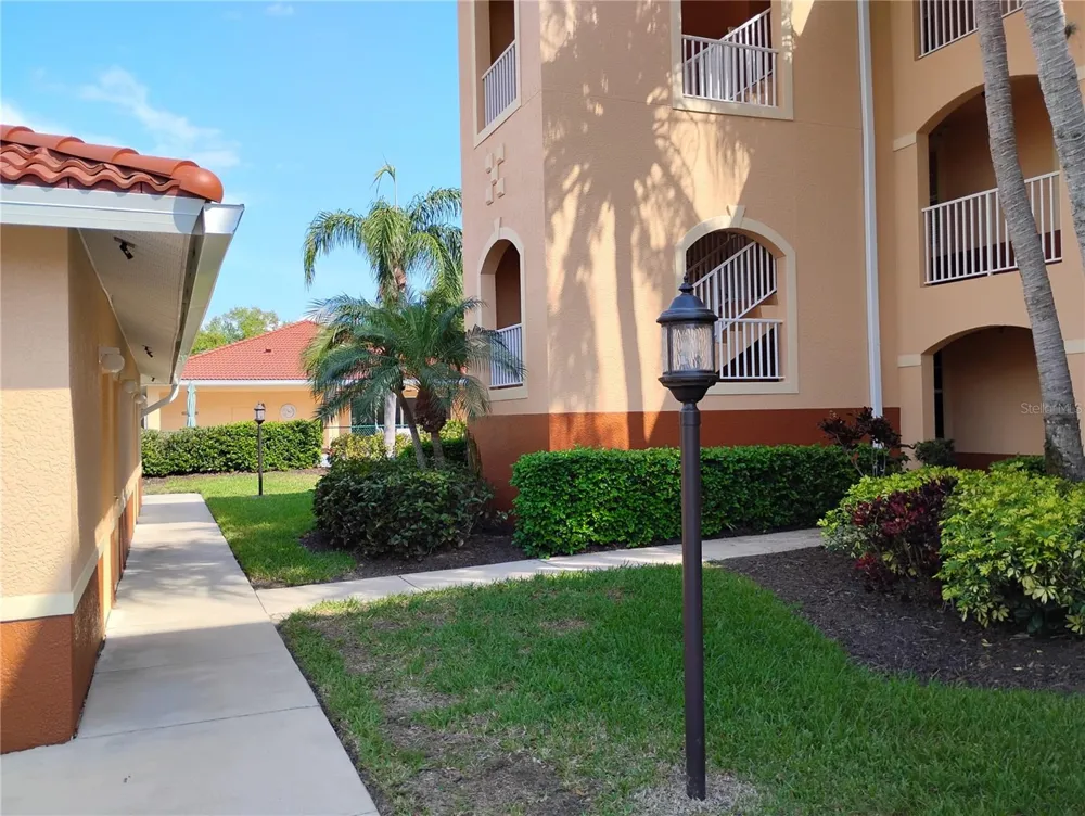 1761 AUBURN LAKES DRIVE #11 Venice, FL 34292
