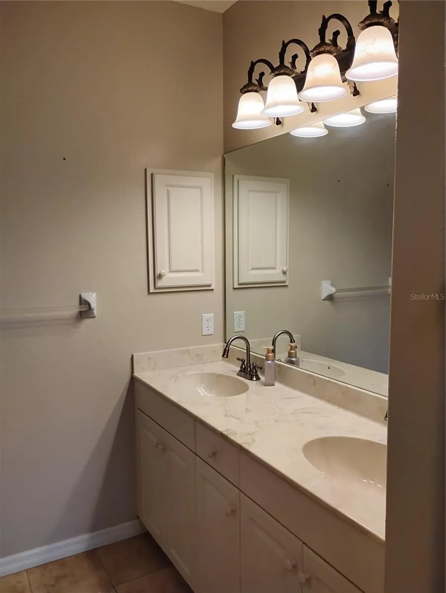 1761 AUBURN LAKES DRIVE #11 Venice, FL 34292