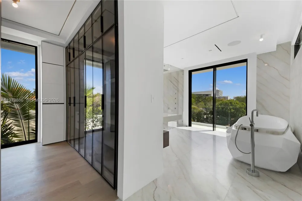 2094 Prairie Ave Miami Beach, FL 33139