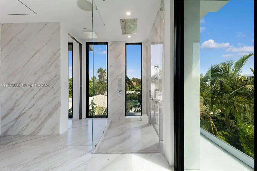 2094 Prairie Ave Miami Beach, FL 33139