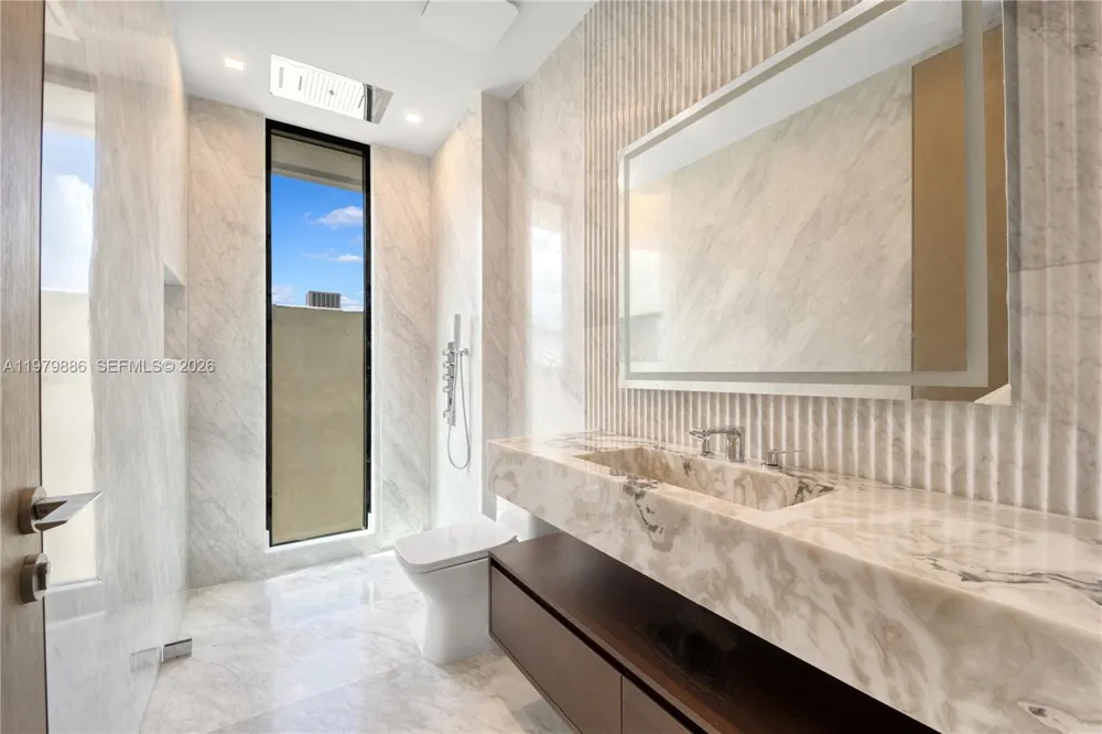 2094 Prairie Ave Miami Beach, FL 33139