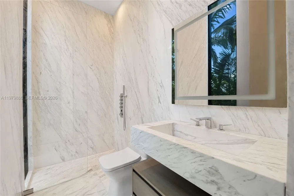 2094 Prairie Ave Miami Beach, FL 33139