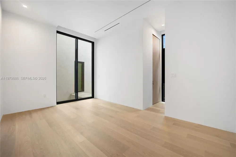 2094 Prairie Ave Miami Beach, FL 33139
