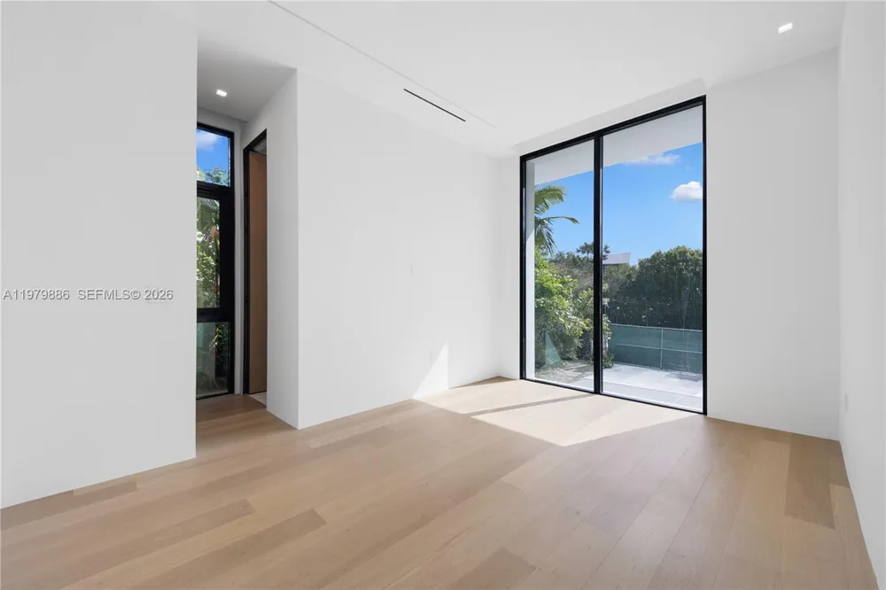 2094 Prairie Ave Miami Beach, FL 33139
