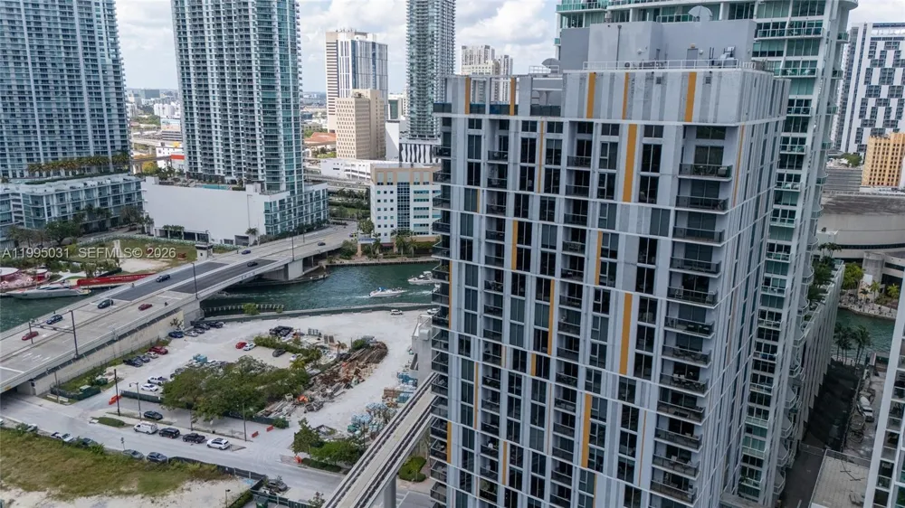 31 SE 6th St #1906 Miami, FL 33131