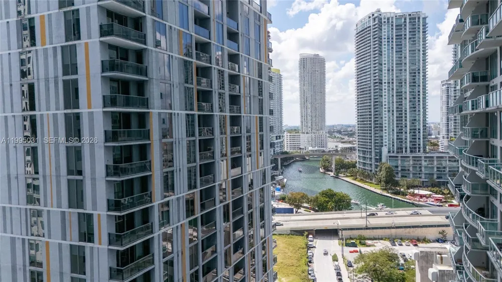 31 SE 6th St #1906 Miami, FL 33131