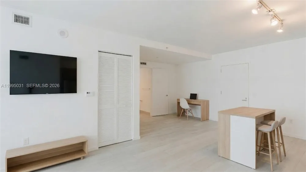 31 SE 6th St #1906 Miami, FL 33131