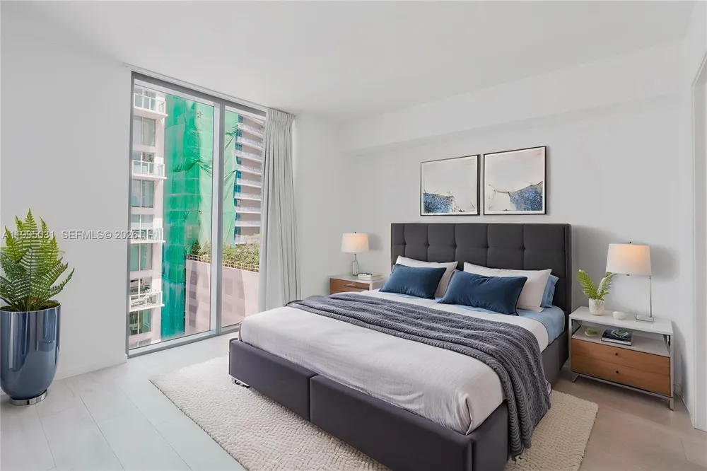 31 SE 6th St #1906 Miami, FL 33131