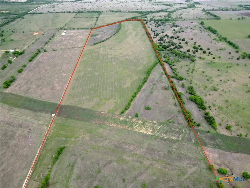1998 W Hillyard Road Moody, TX 76557