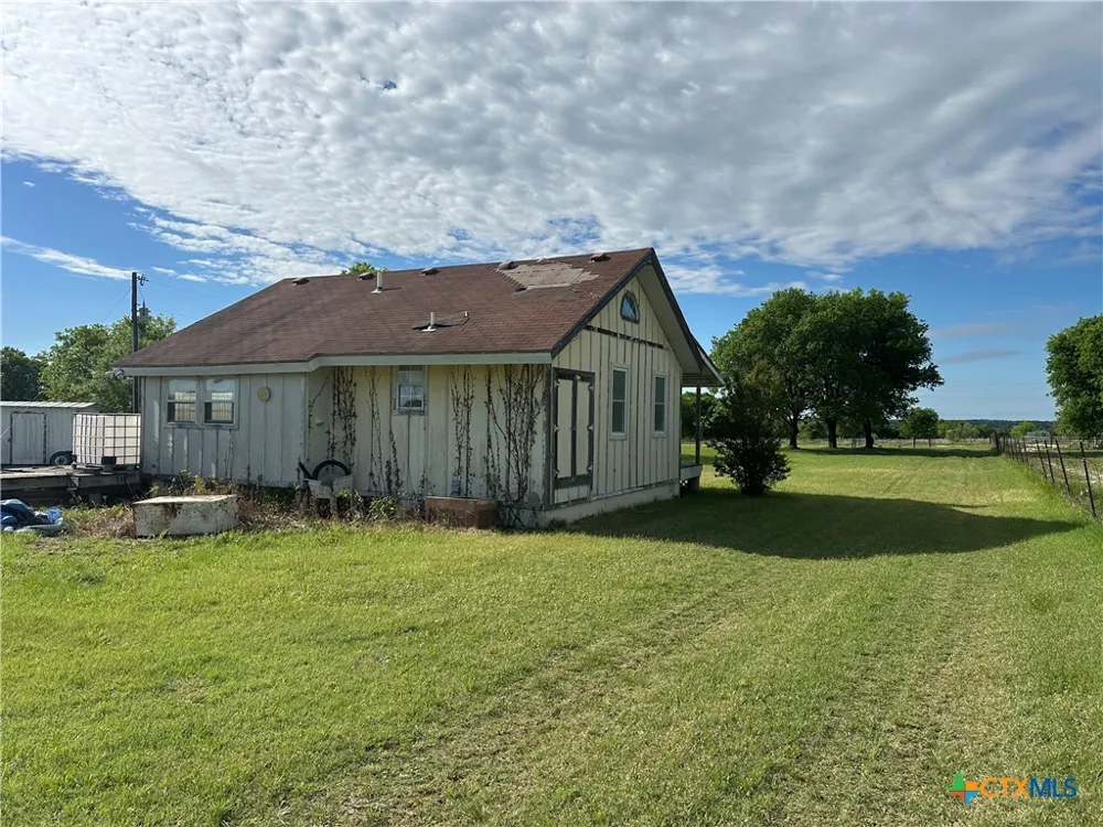 1998 W Hillyard Road Moody, TX 76557