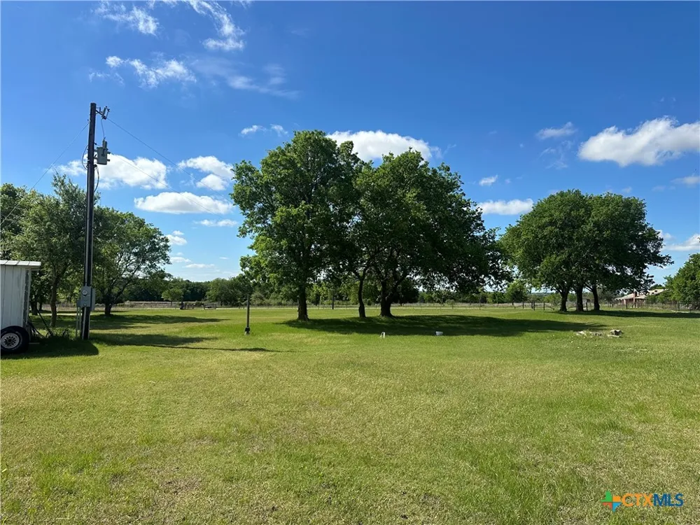 1998 W Hillyard Road Moody, TX 76557