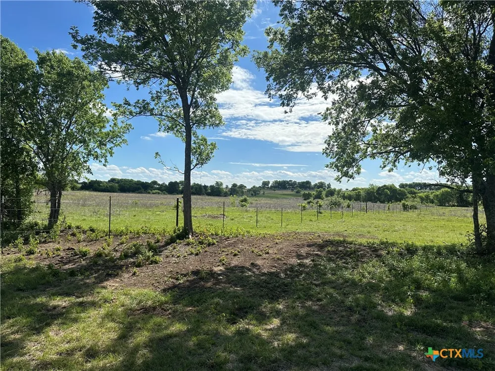 1998 W Hillyard Road Moody, TX 76557