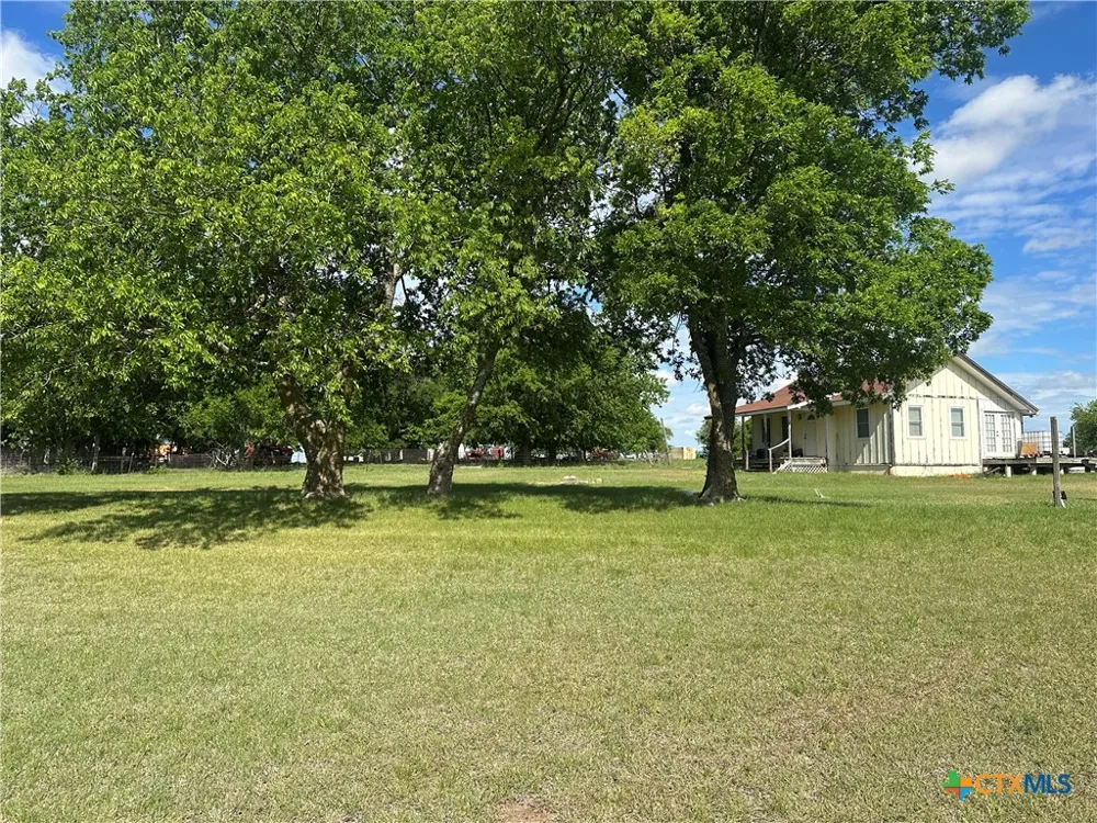 1998 W Hillyard Road Moody, TX 76557