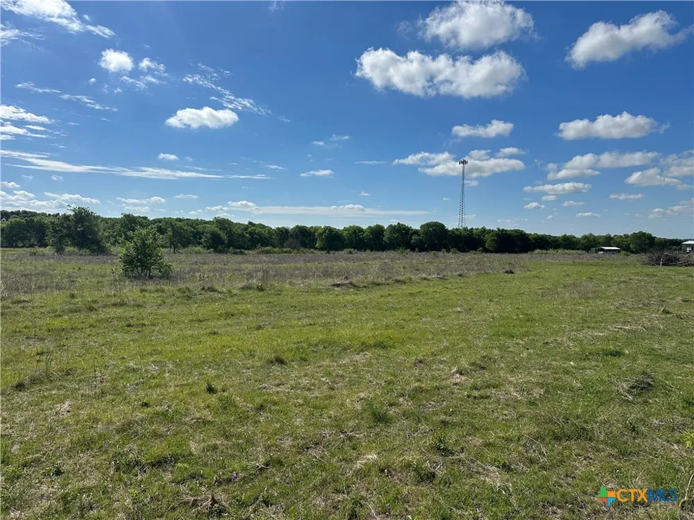 1998 W Hillyard Road Moody, TX 76557