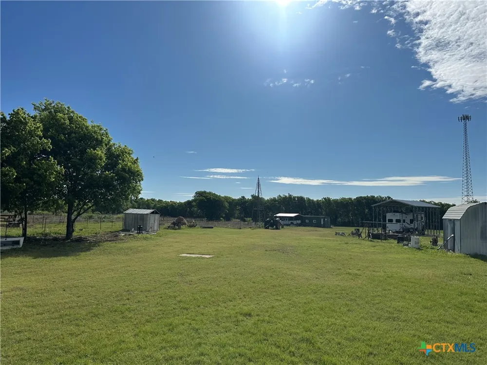 1998 W Hillyard Road Moody, TX 76557