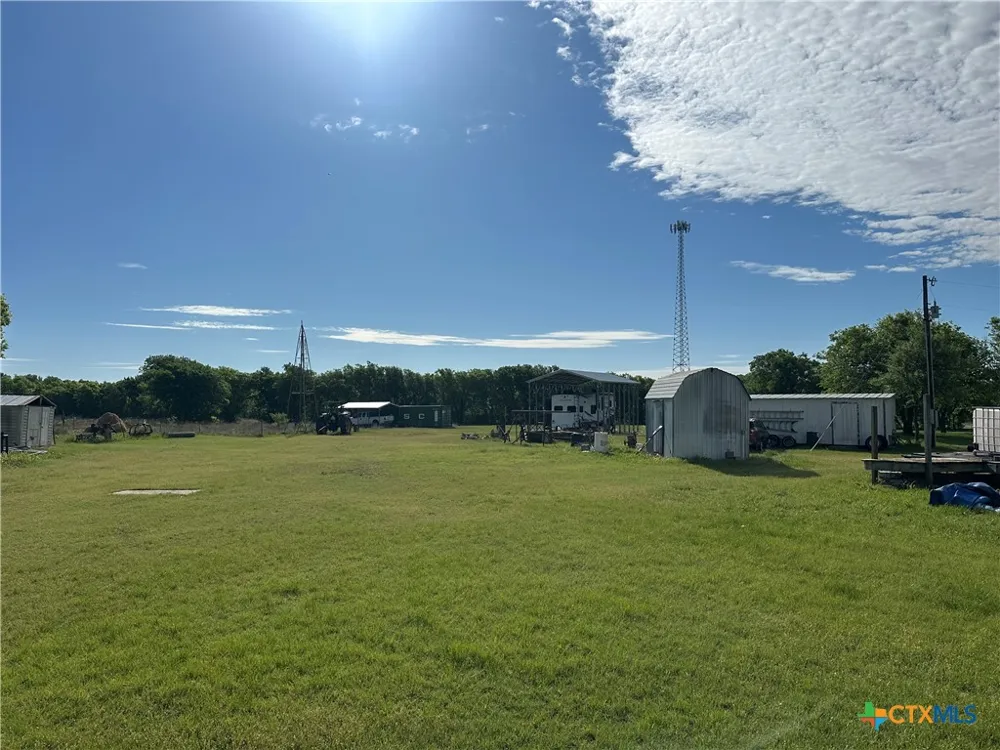 1998 W Hillyard Road Moody, TX 76557