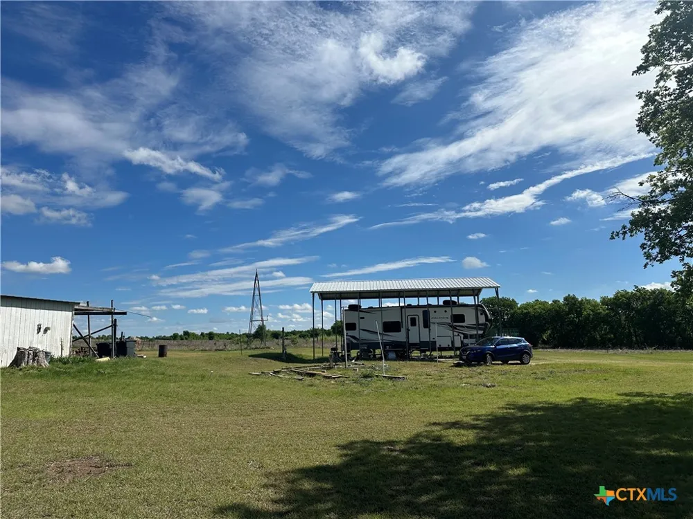 1998 W Hillyard Road Moody, TX 76557