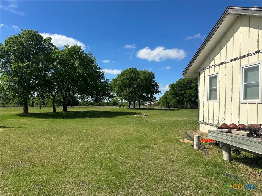 1998 W Hillyard Road Moody, TX 76557