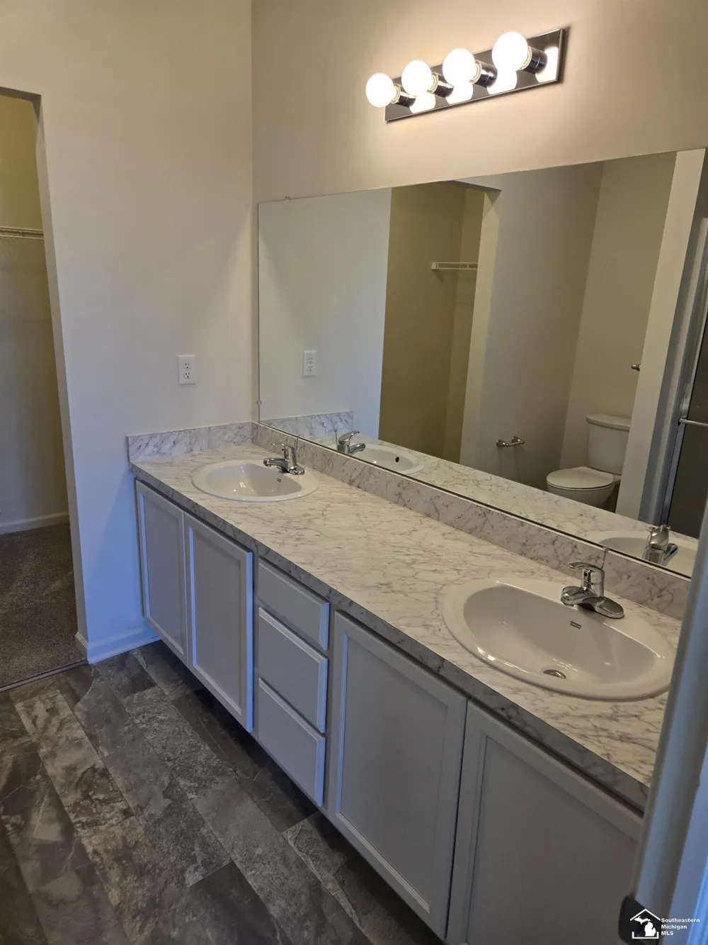807 Plum Vlg Drive #57 Monroe, MI 48161
