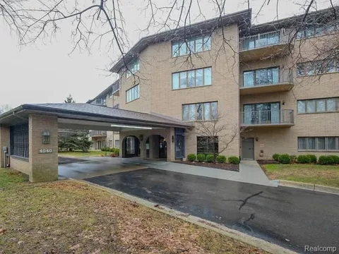 4040 Greenleaf Circle #110