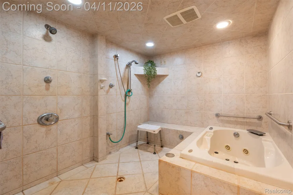 9130 Bayfield Lane Green Oak Township, MI 48116