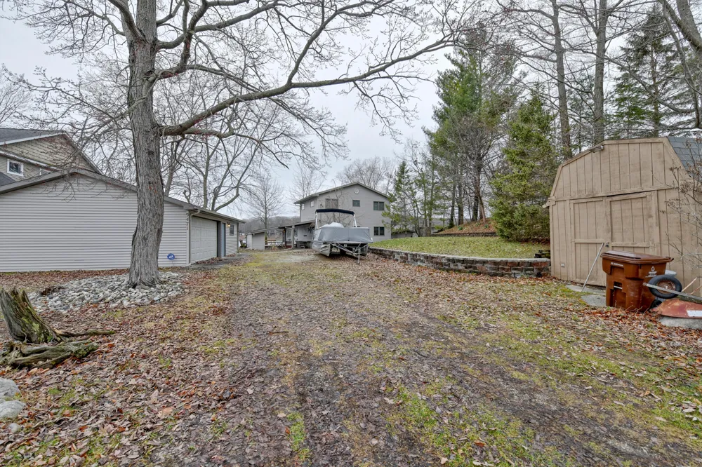 9471 Peninsula Drive Morton Township, MI 49332