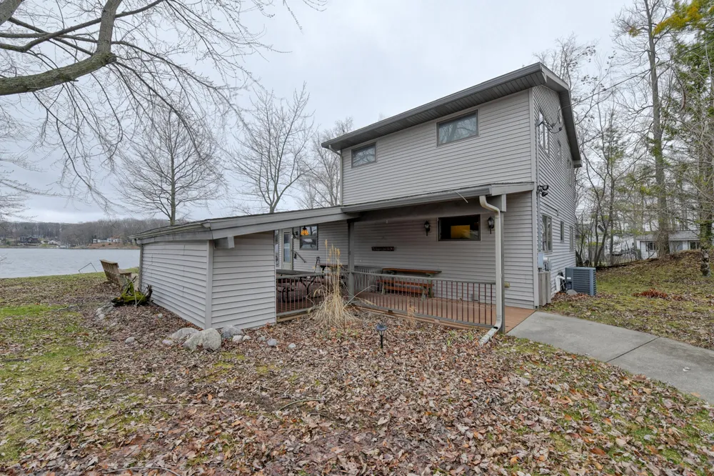 9471 Peninsula Drive Morton Township, MI 49332