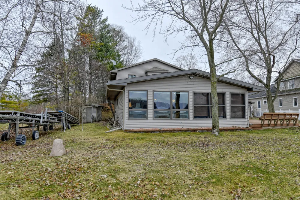 9471 Peninsula Drive Morton Township, MI 49332