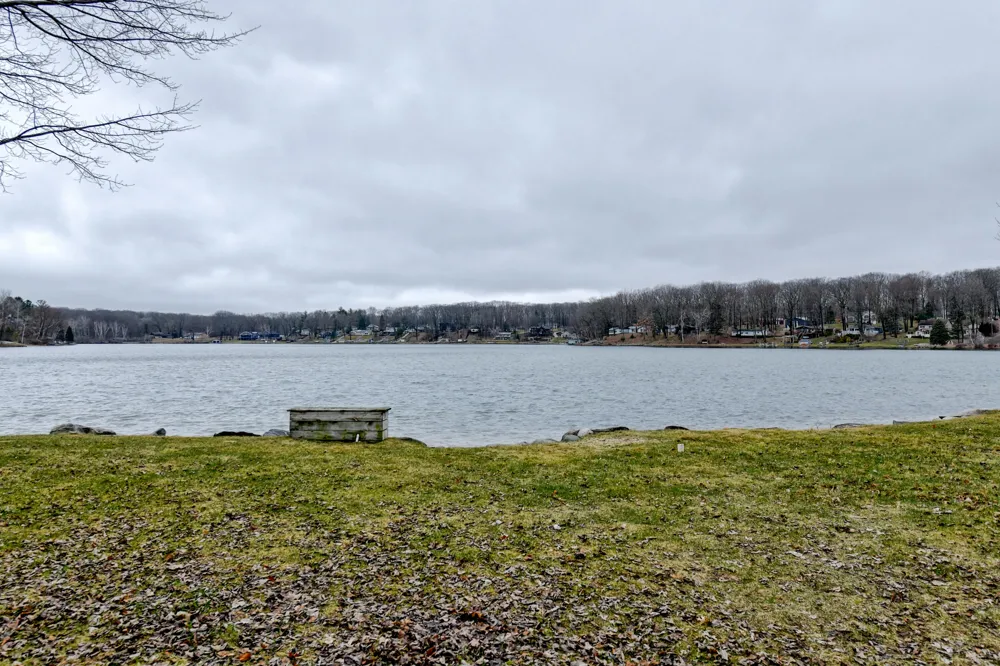 9471 Peninsula Drive Morton Township, MI 49332
