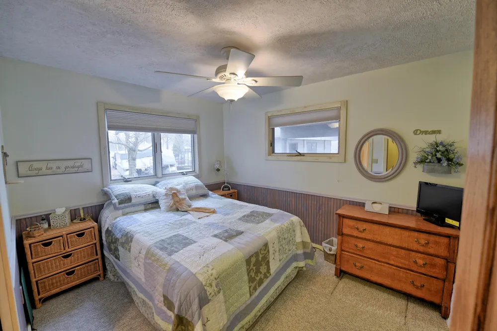 9471 Peninsula Drive Morton Township, MI 49332
