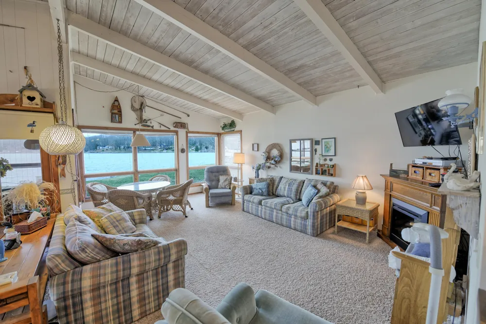 9471 Peninsula Drive Morton Township, MI 49332