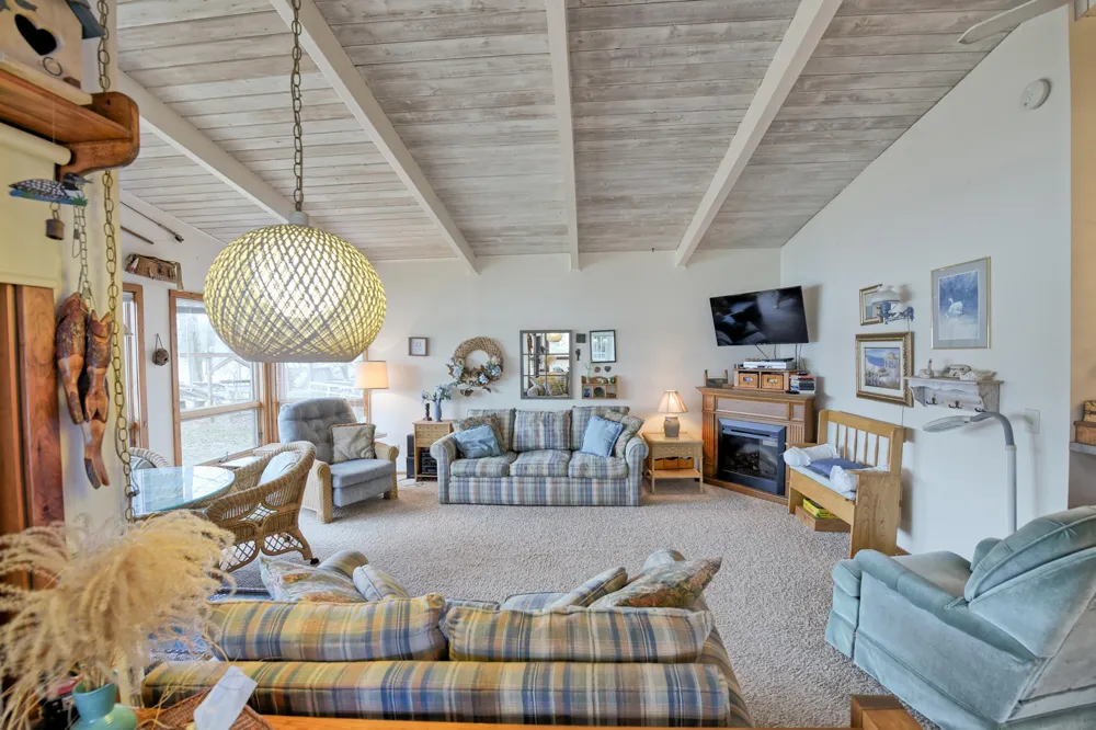 9471 Peninsula Drive Morton Township, MI 49332