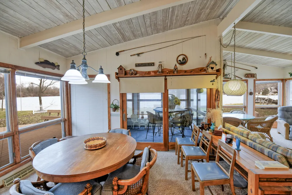 9471 Peninsula Drive Morton Township, MI 49332
