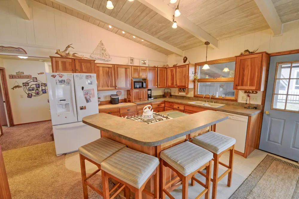 9471 Peninsula Drive Morton Township, MI 49332