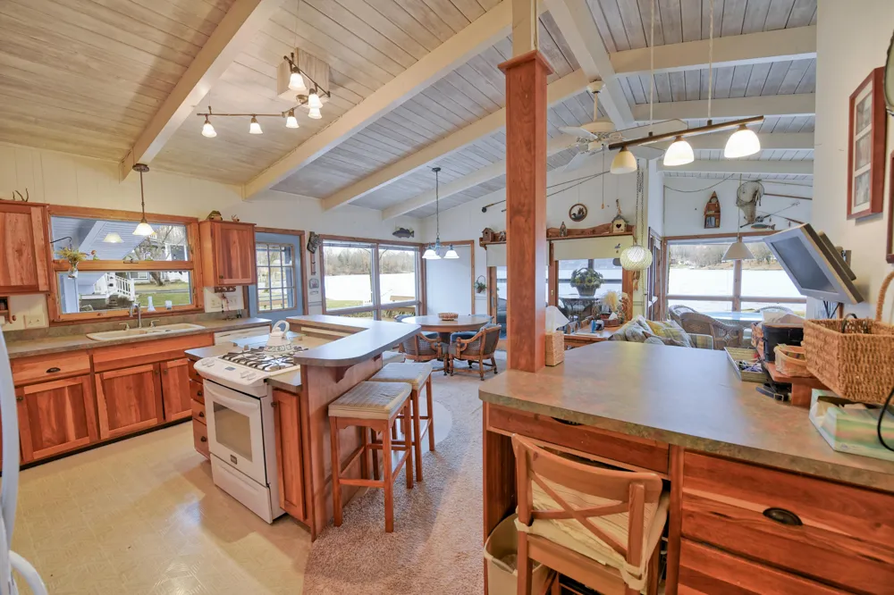 9471 Peninsula Drive Morton Township, MI 49332