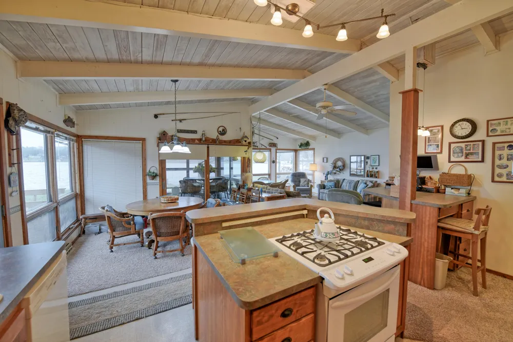 9471 Peninsula Drive Morton Township, MI 49332