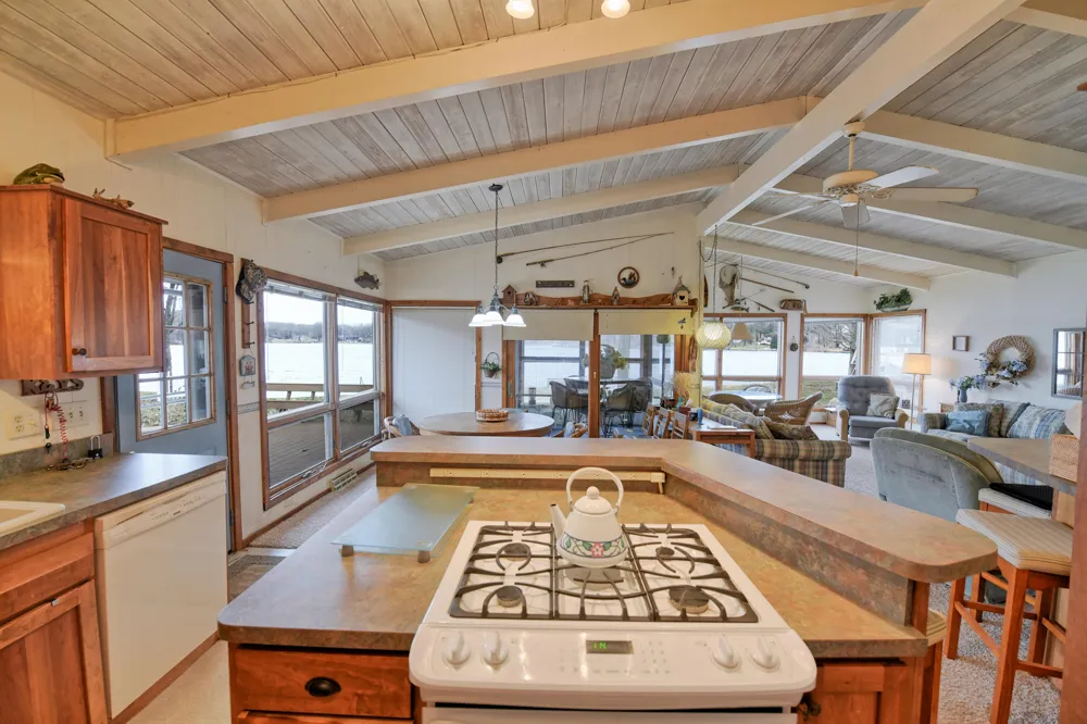 9471 Peninsula Drive Morton Township, MI 49332
