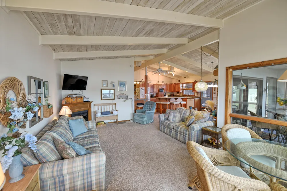 9471 Peninsula Drive Morton Township, MI 49332